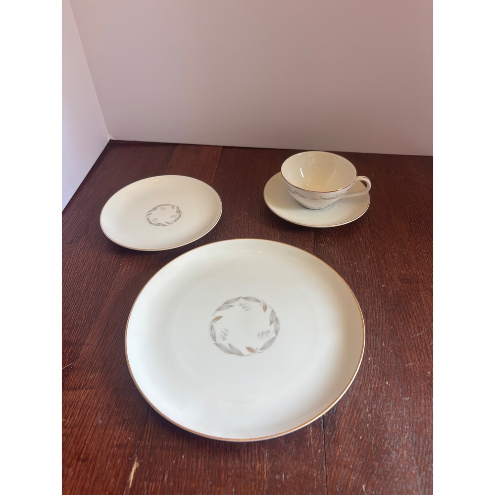 Kaysons Fine China Golden Fantasy 4 Pc Place Setting Japan Gold Leaf Wreath